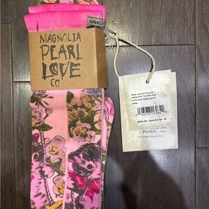 Magnolia Pearl Azalea Dip Dye Floral SocksPristine Cond, Nvr wore, wtags